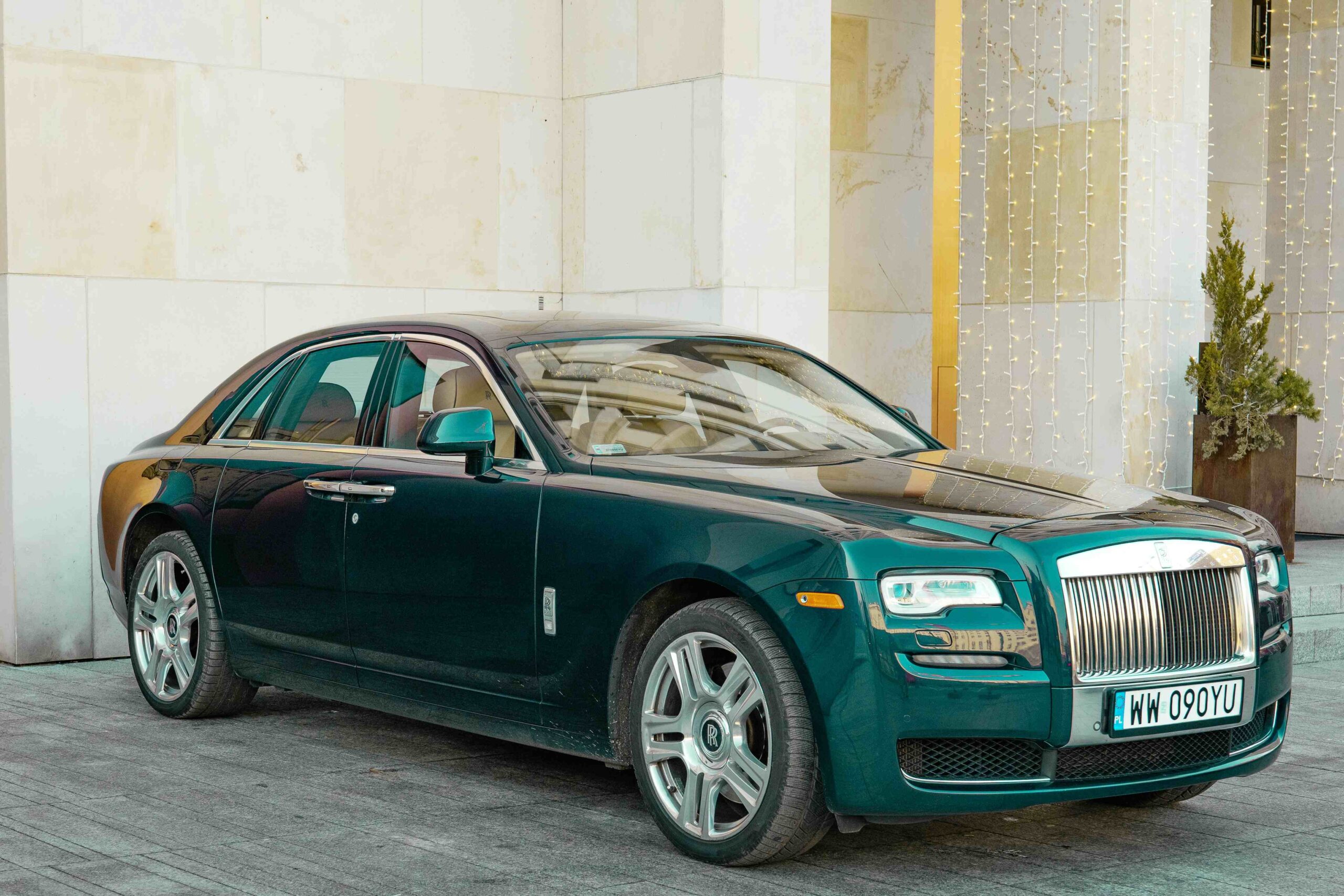 Benefits Of Choosing To Rent A Rolls Royce Ghost For Business Travel